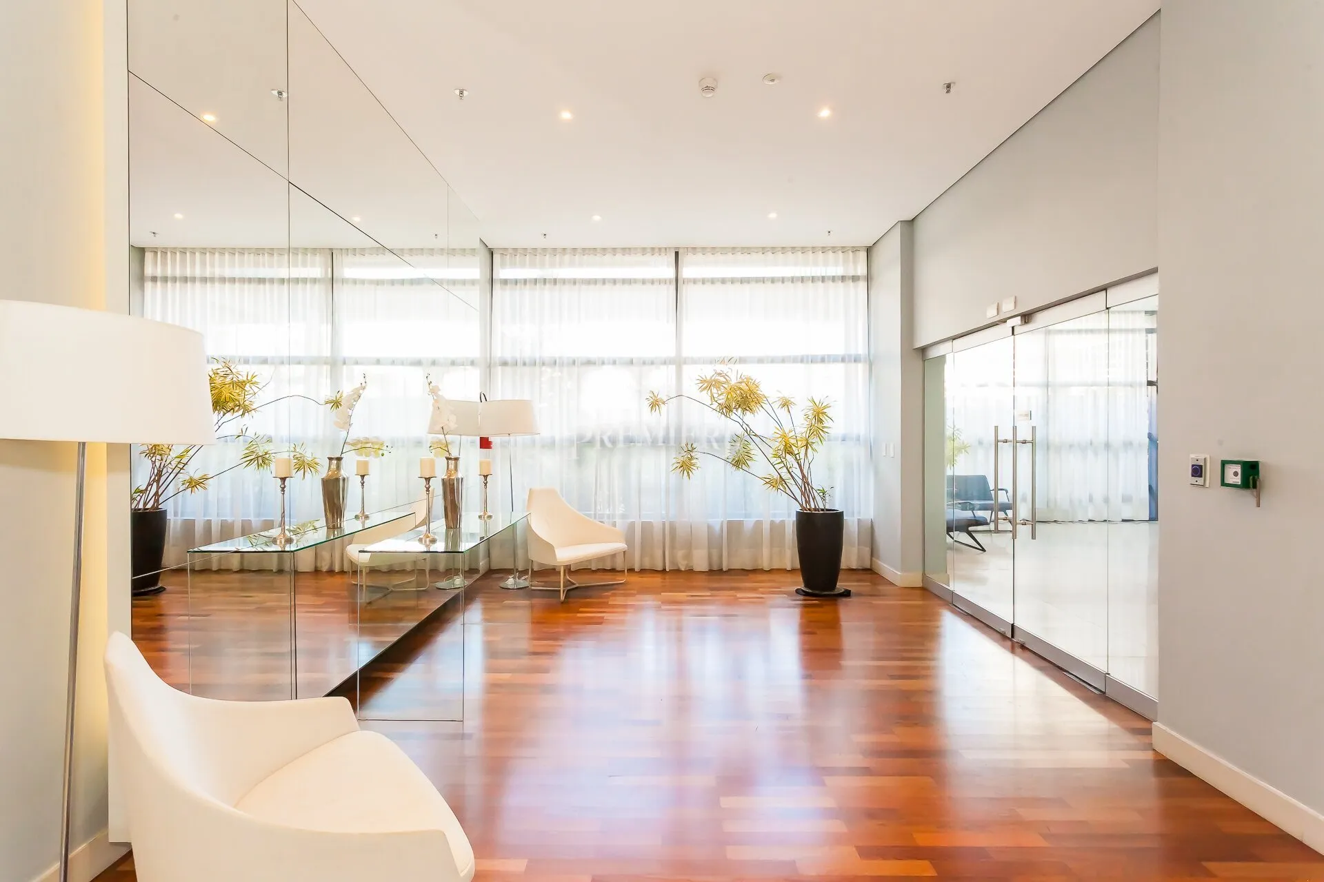 Furnished 85 m² apartment with 1-bedroom suite — photo 41