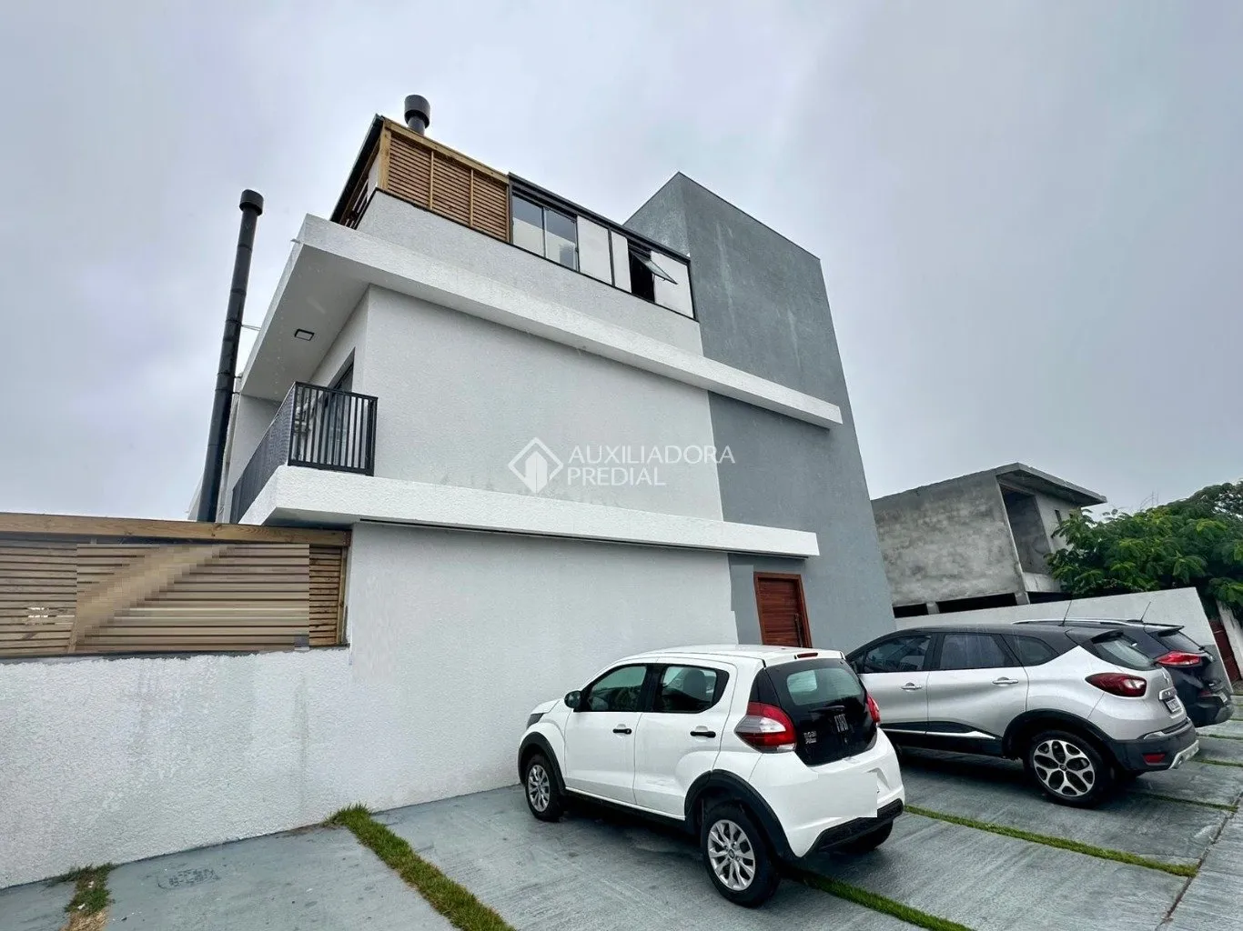 Apartment on the 1st floor with a grill on the balcony — photo 19