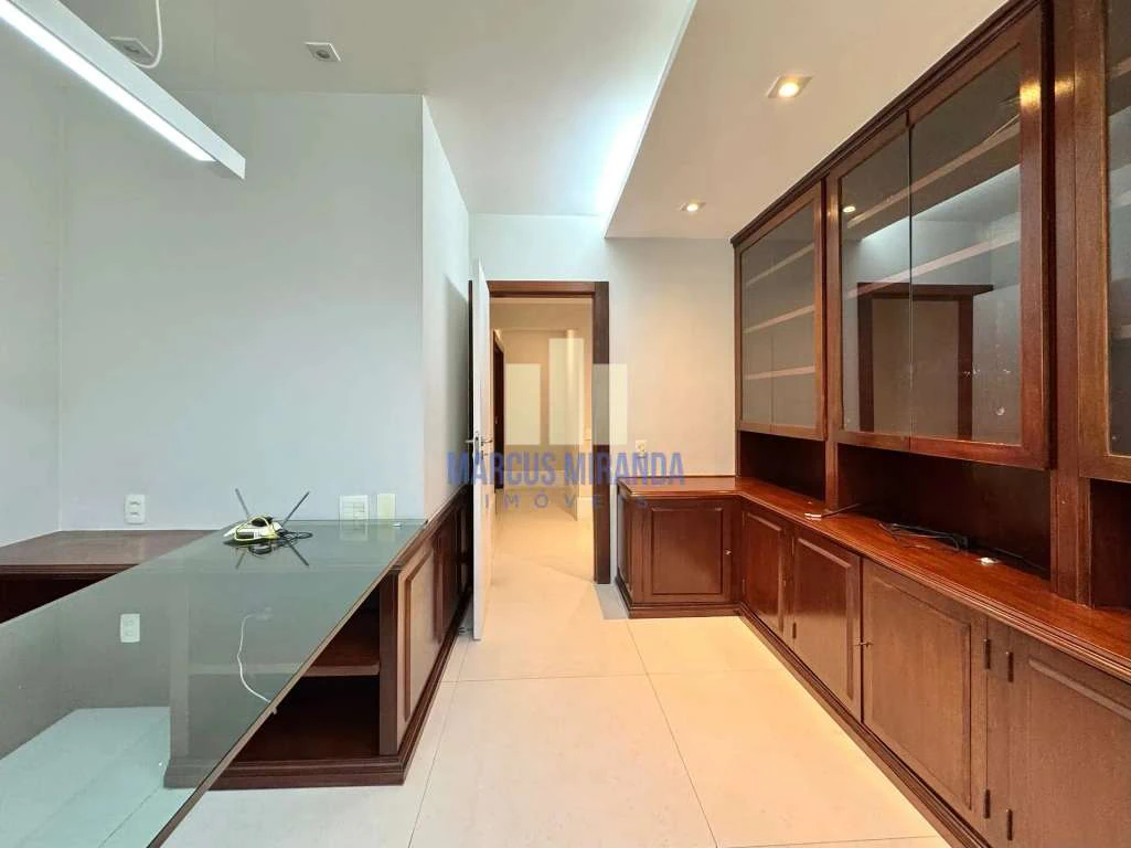 House with 5 bedrooms and 834 m², 6 parking and 9 baths — photo 26