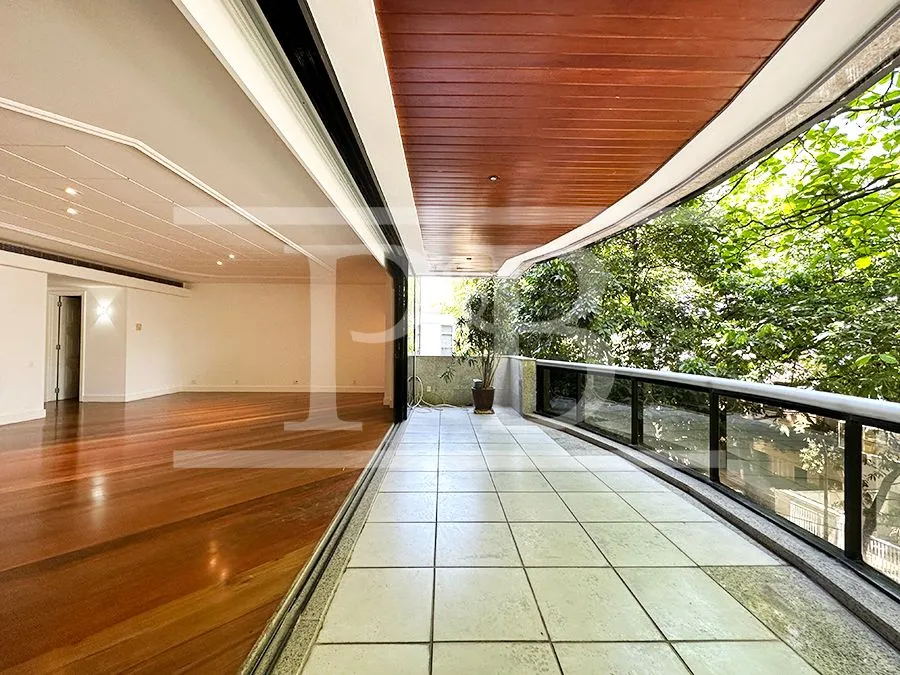 300 m² apartment with 4 bedrooms and 4 parking spots — photo 15