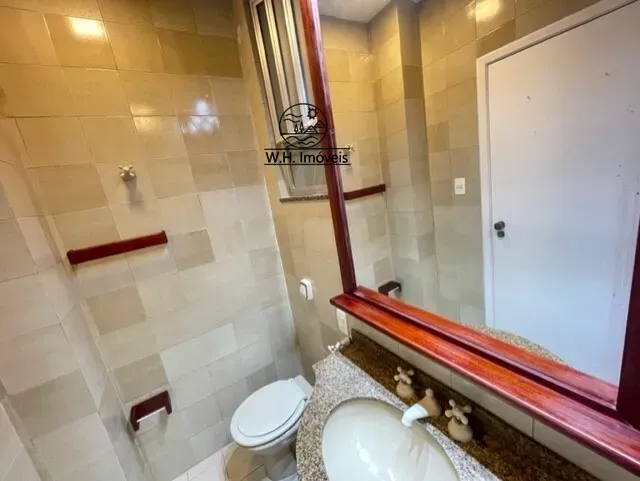 3-bedroom apartment with wood or laminate floors — photo 17