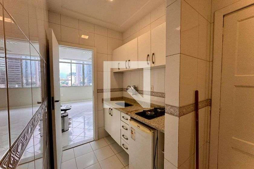 Apartamento de 2 quartos com cozinha separada — photo 19