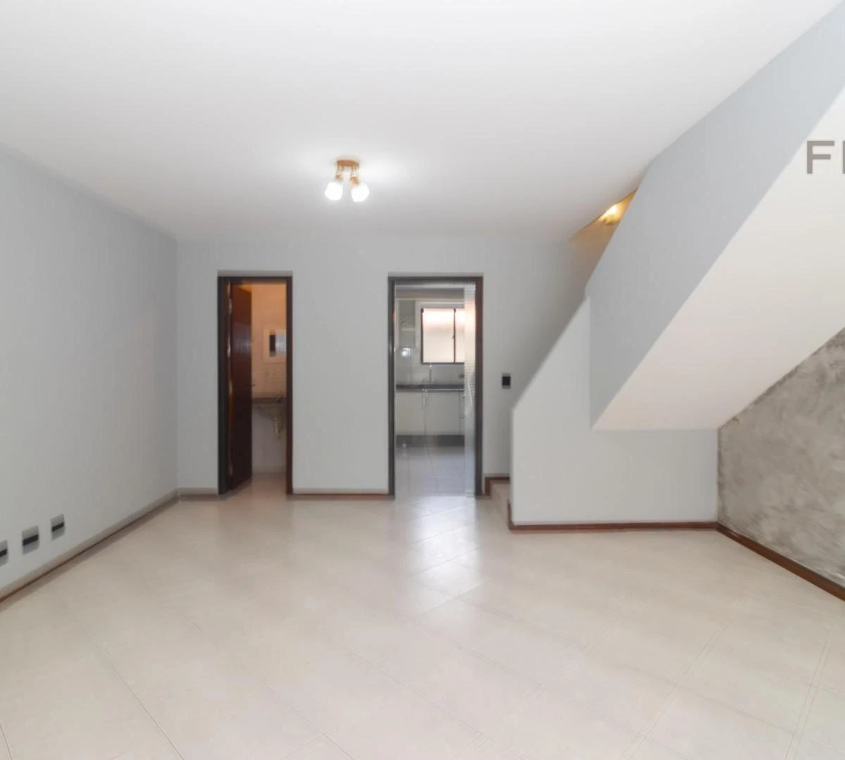 4-bedroom house with a bathtub in Curitiba — photo 15