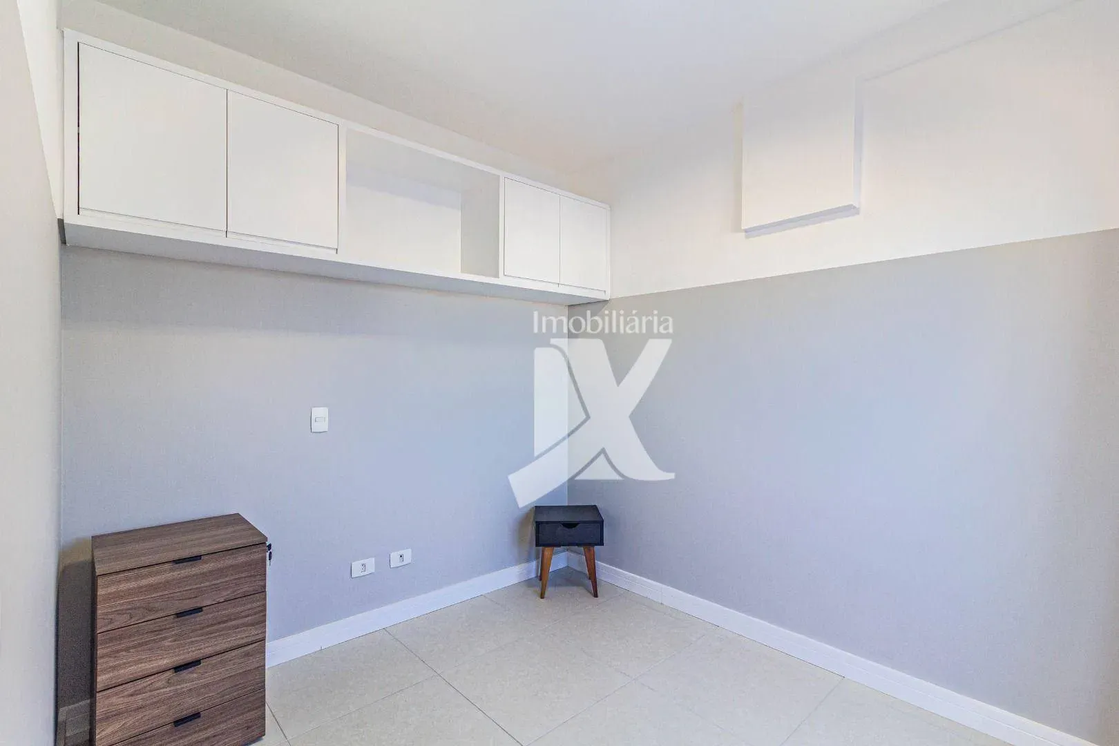 Furnished 2-bedroom apartment with open-plan kitchen — photo 21