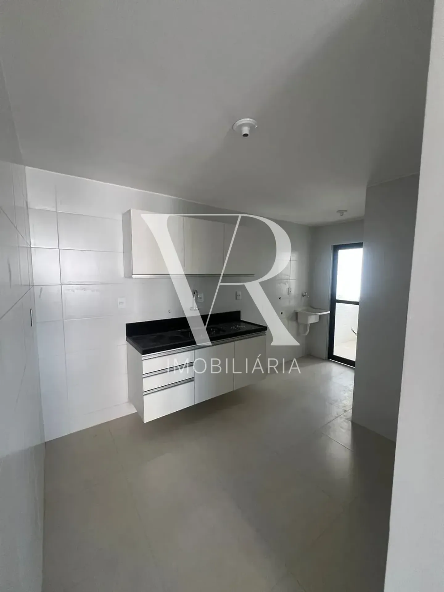 3-bedroom apartment with a suite and 2 parking spots — photo 11