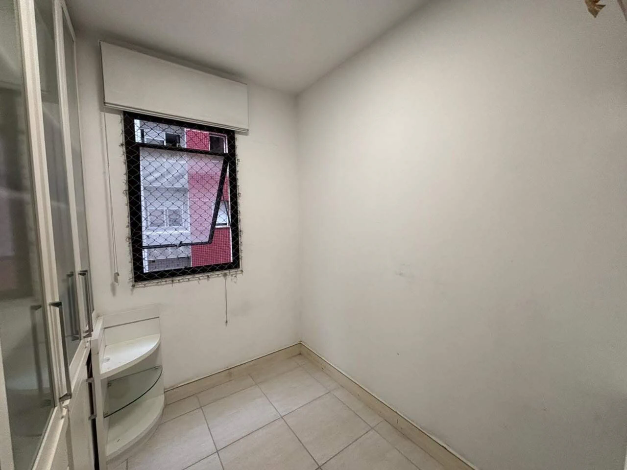Furnished apartment, 122 m², with a glass-enclosed balcony — photo 14