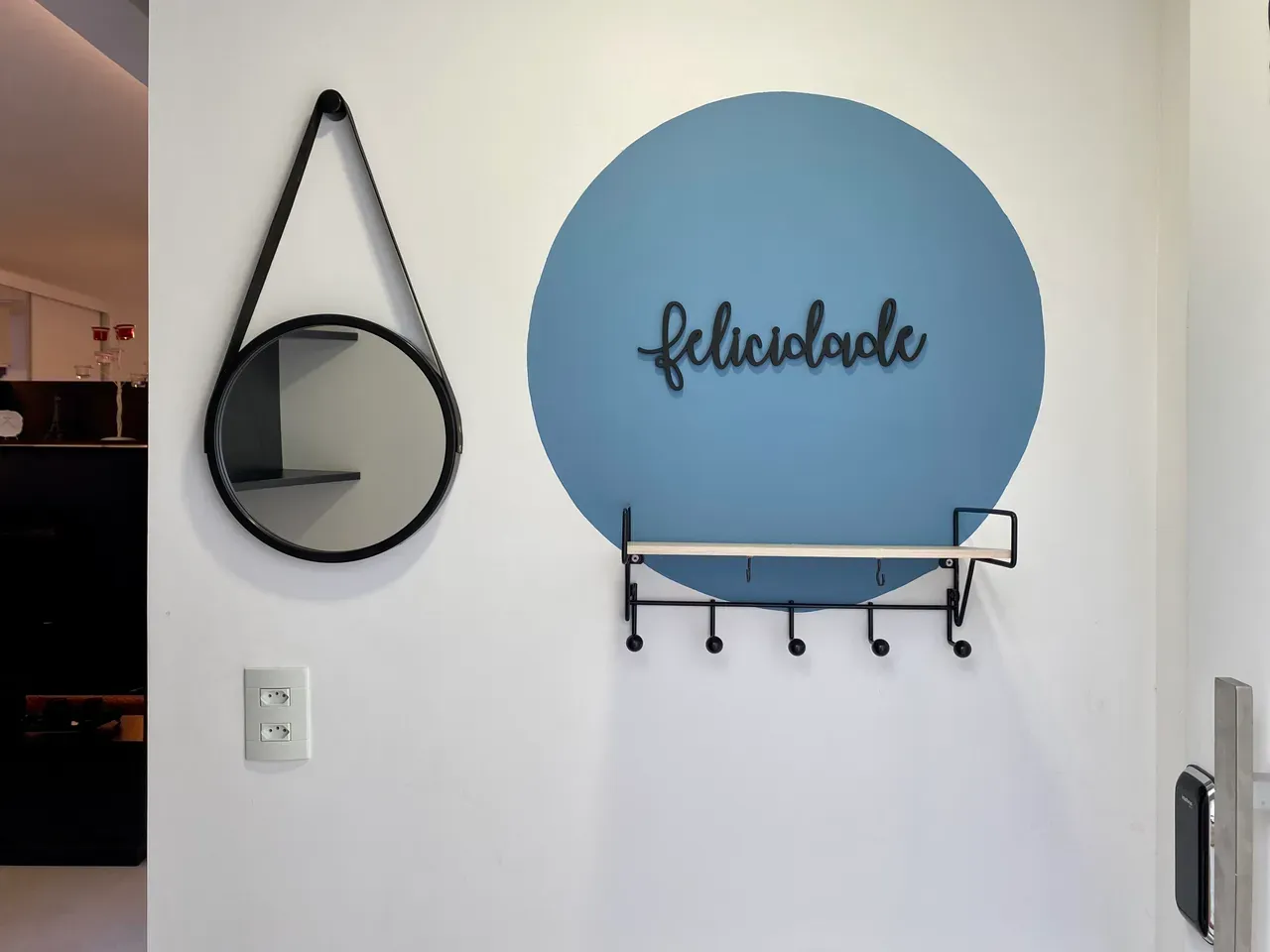 One-bedroom apartment with a washing machine — photo 14