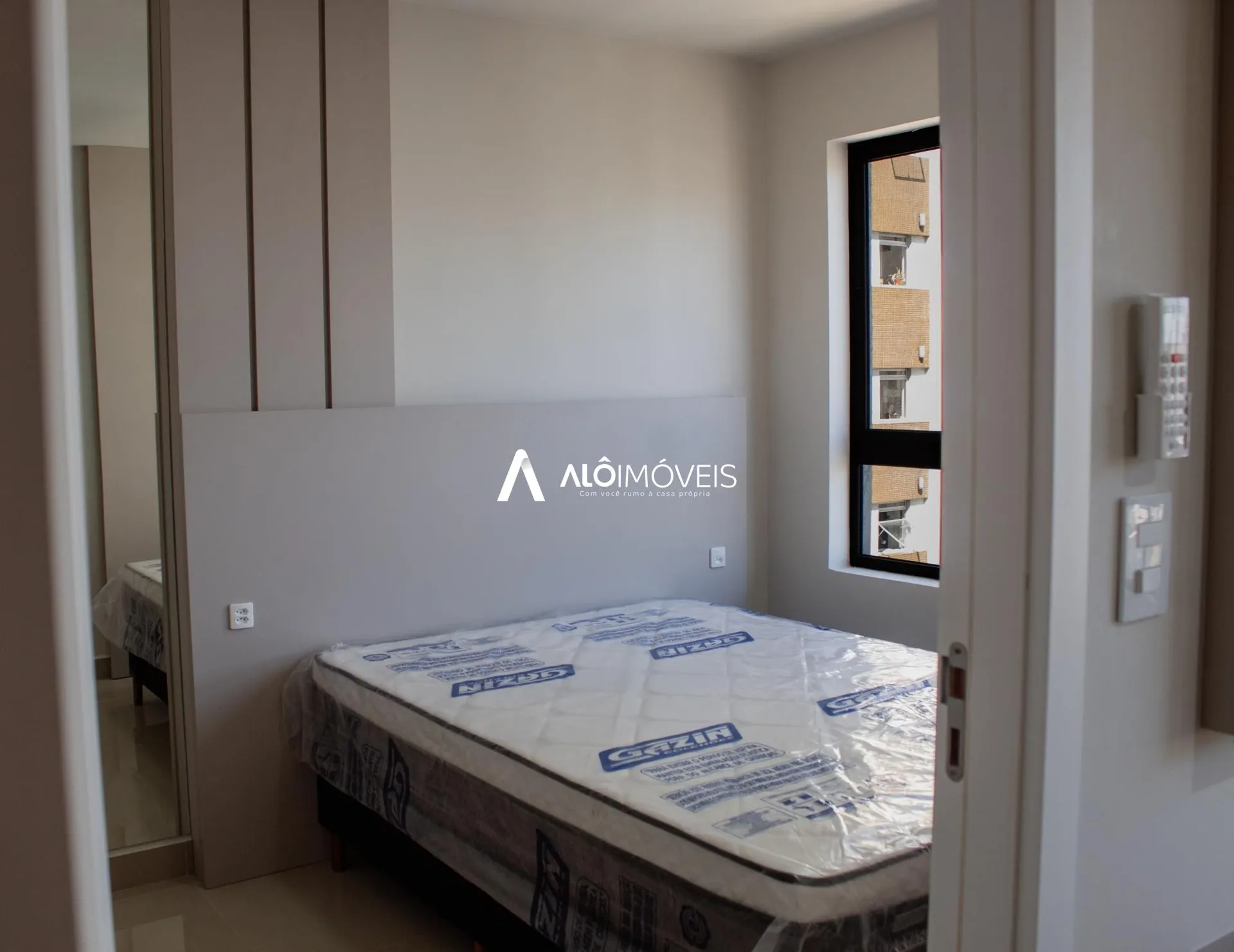 Furnished 1-bedroom apartment with open-plan kitchen — photo 29