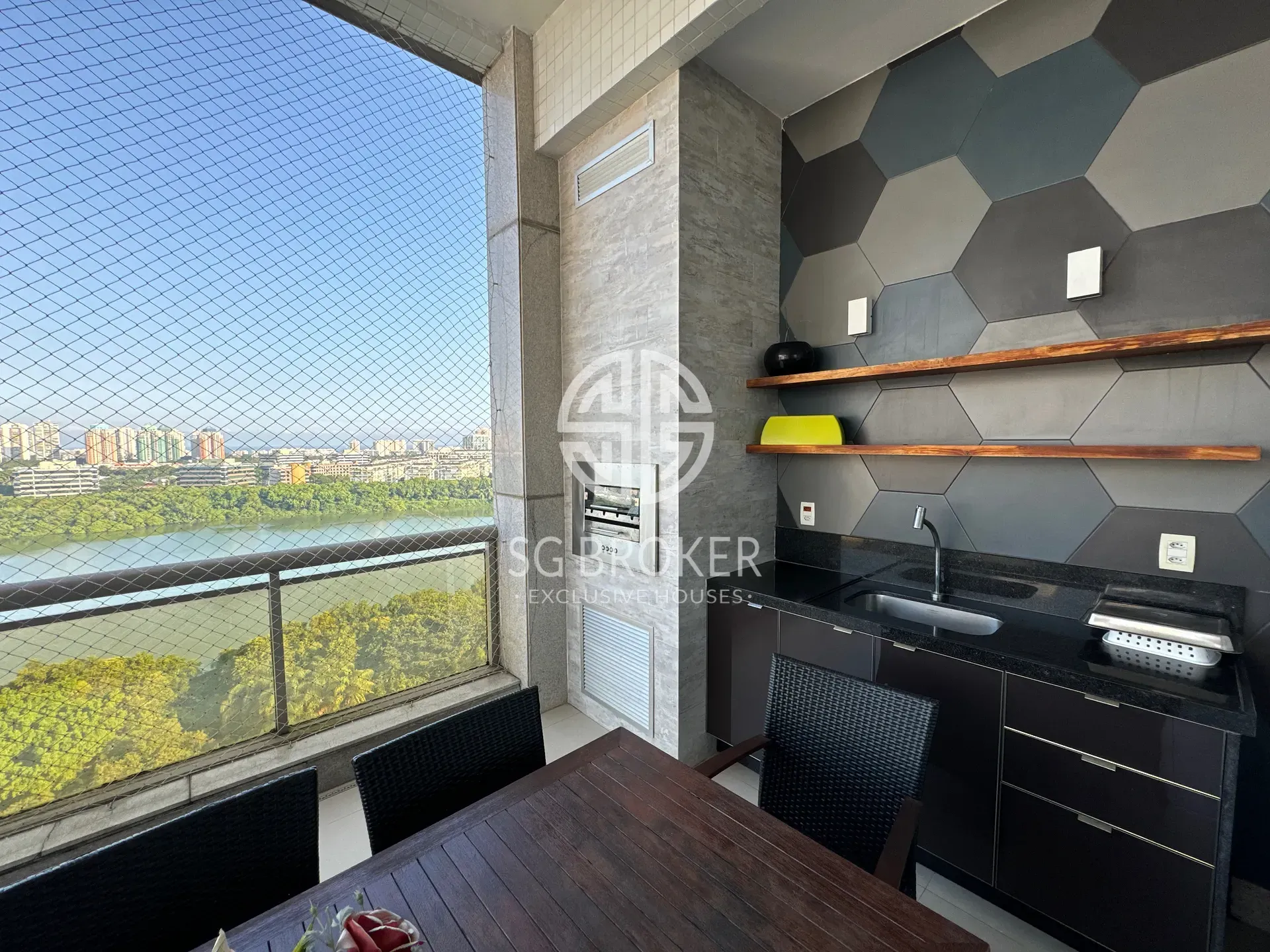 Furnished apartment with open-plan kitchen and 4 bedrooms — photo 6