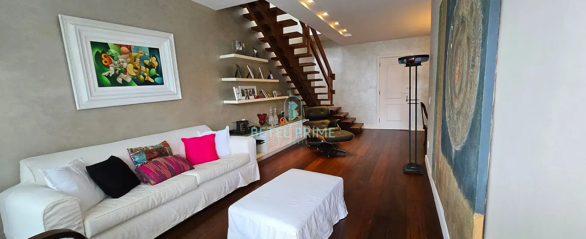 3-bedroom apartment with a washing machine