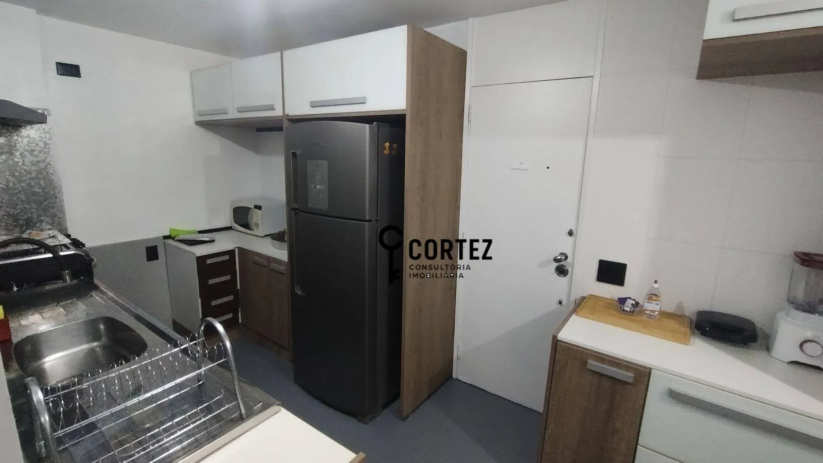 3-bedroom apartment with glass shower enclosures — photo 28