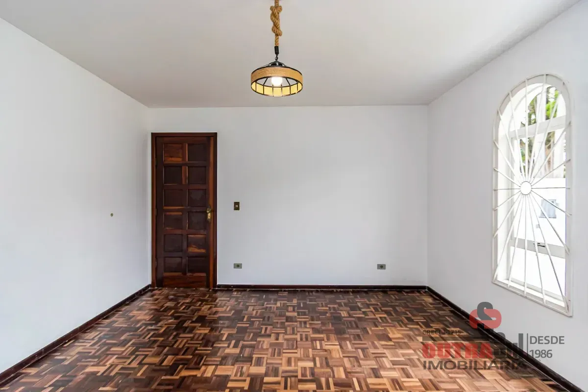 Casa, 215 m², com piso de madeira ou laminado — photo 3