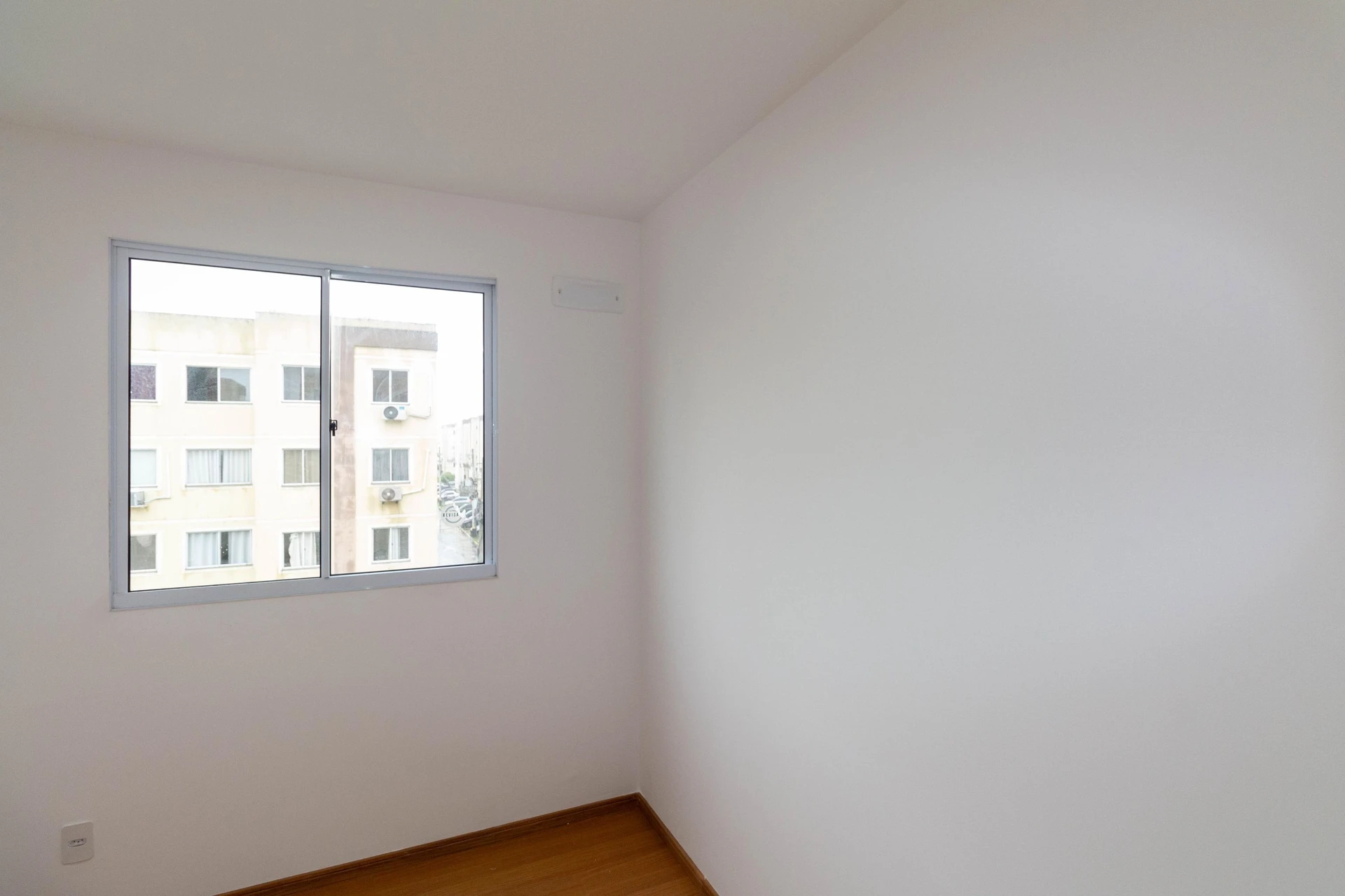 2-bedroom apartment in a building with a gym — photo 8