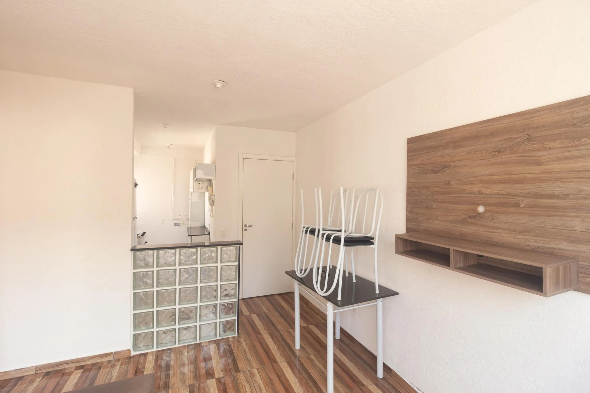 Furnished apartment with 2 bedrooms and an open kitchen — photo 15