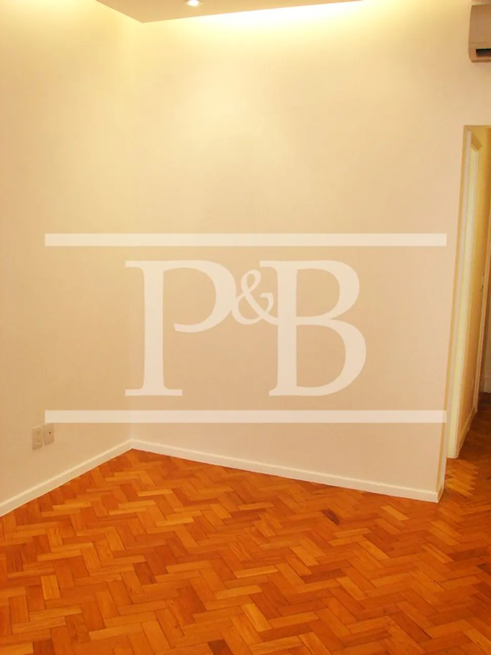 4-bedroom apartment with air conditioning — photo 19
