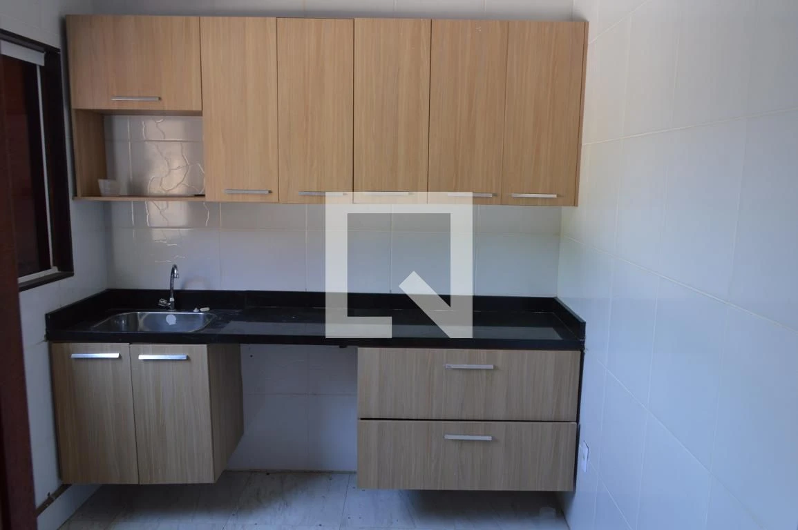 Casa de 3 quartos com janelas do piso ao teto — photo 28