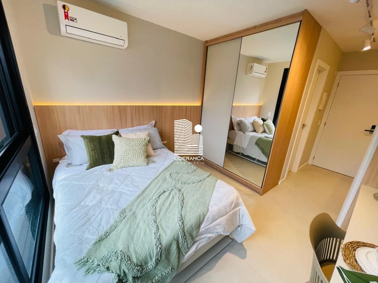 Floor-to-ceiling windows in a one-bedroom apartment, 17 m² — photo 5