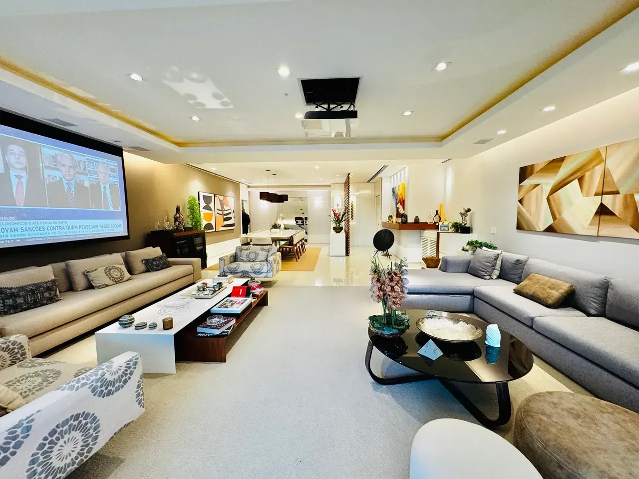 Furnished apartment with 4 bedrooms and open-plan kitchen — photo 22