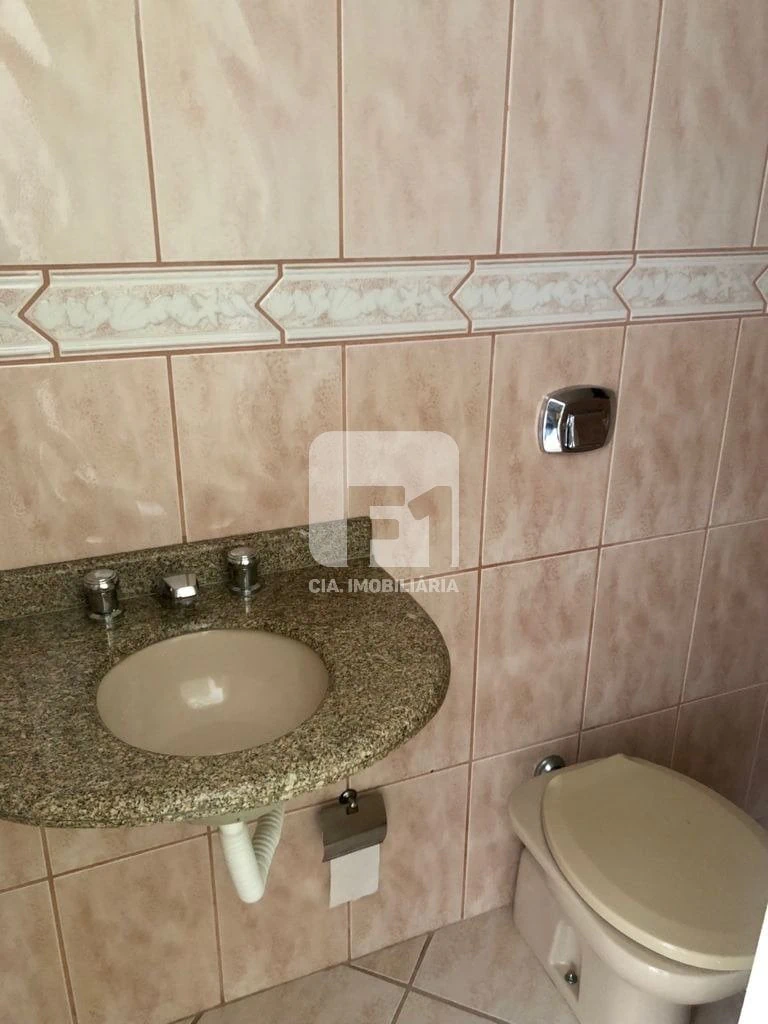 2-bedroom apartment with a mountain view in Florianópolis