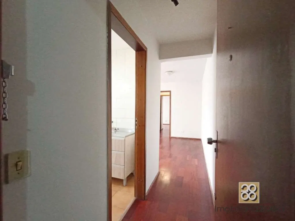Wood or laminate floors in a 2-bedroom apartment, 67 m² — photo 22