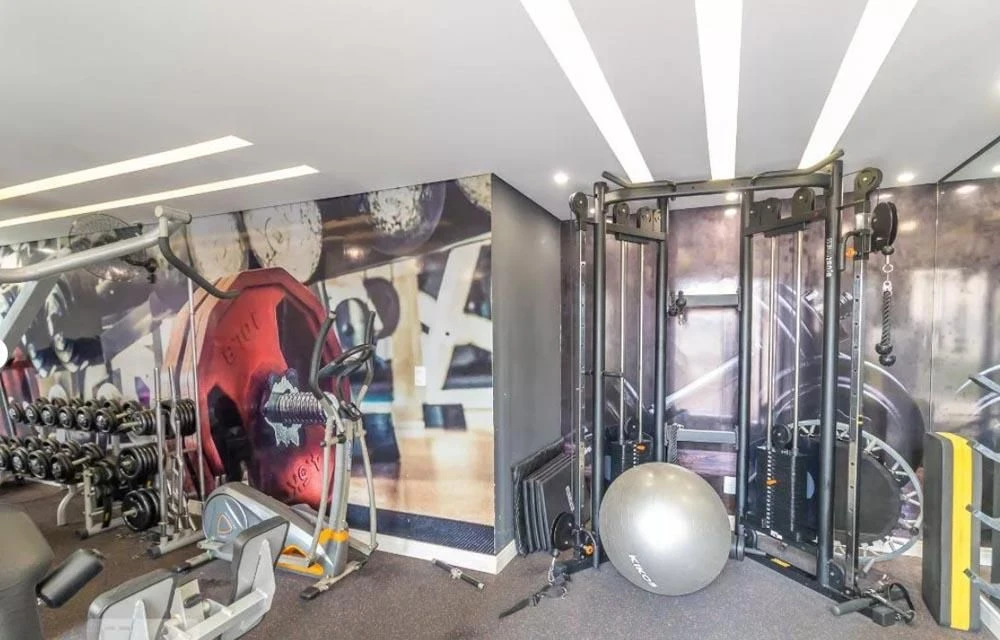 2-bedroom apartment in a building with a gym — photo 13