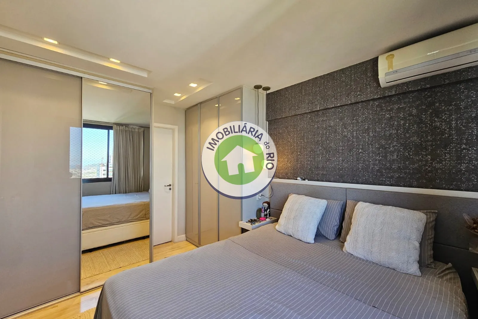 Apartment with 3 bedrooms, 4 bathrooms and a separate kitchen — photo 37