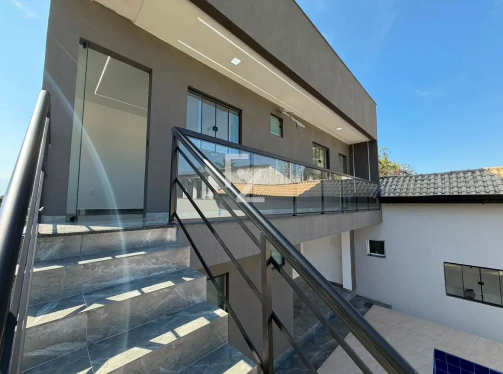 House with 4 bedrooms and 3 bathrooms, 3 parking spots — photo 22