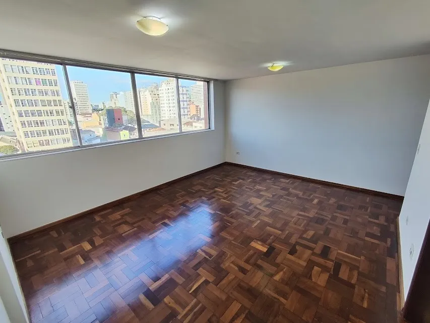 2-bedroom apartment with wood or laminate floors in Curitiba — photo 5
