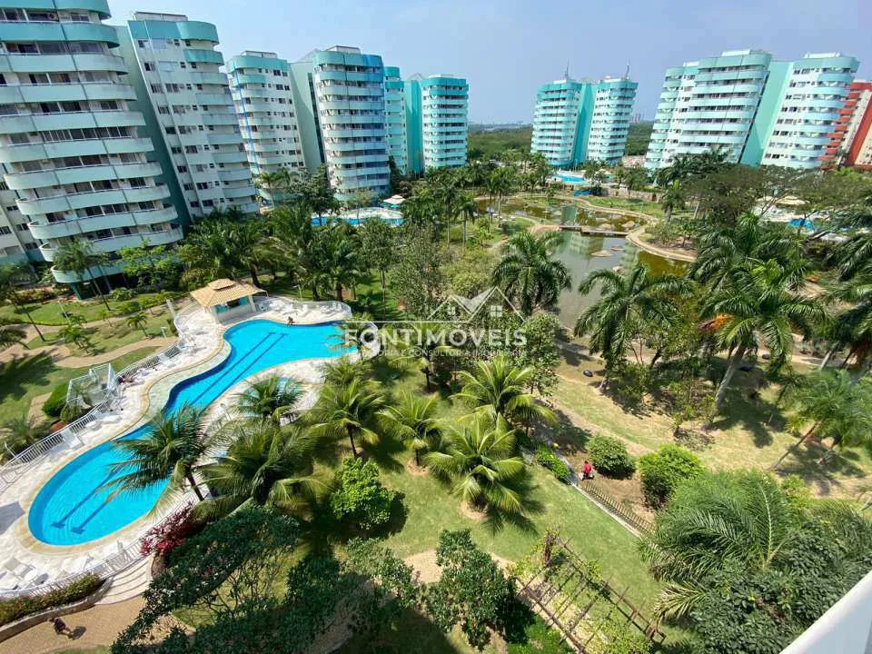One-bedroom apartment in a building with a pool — photo 3