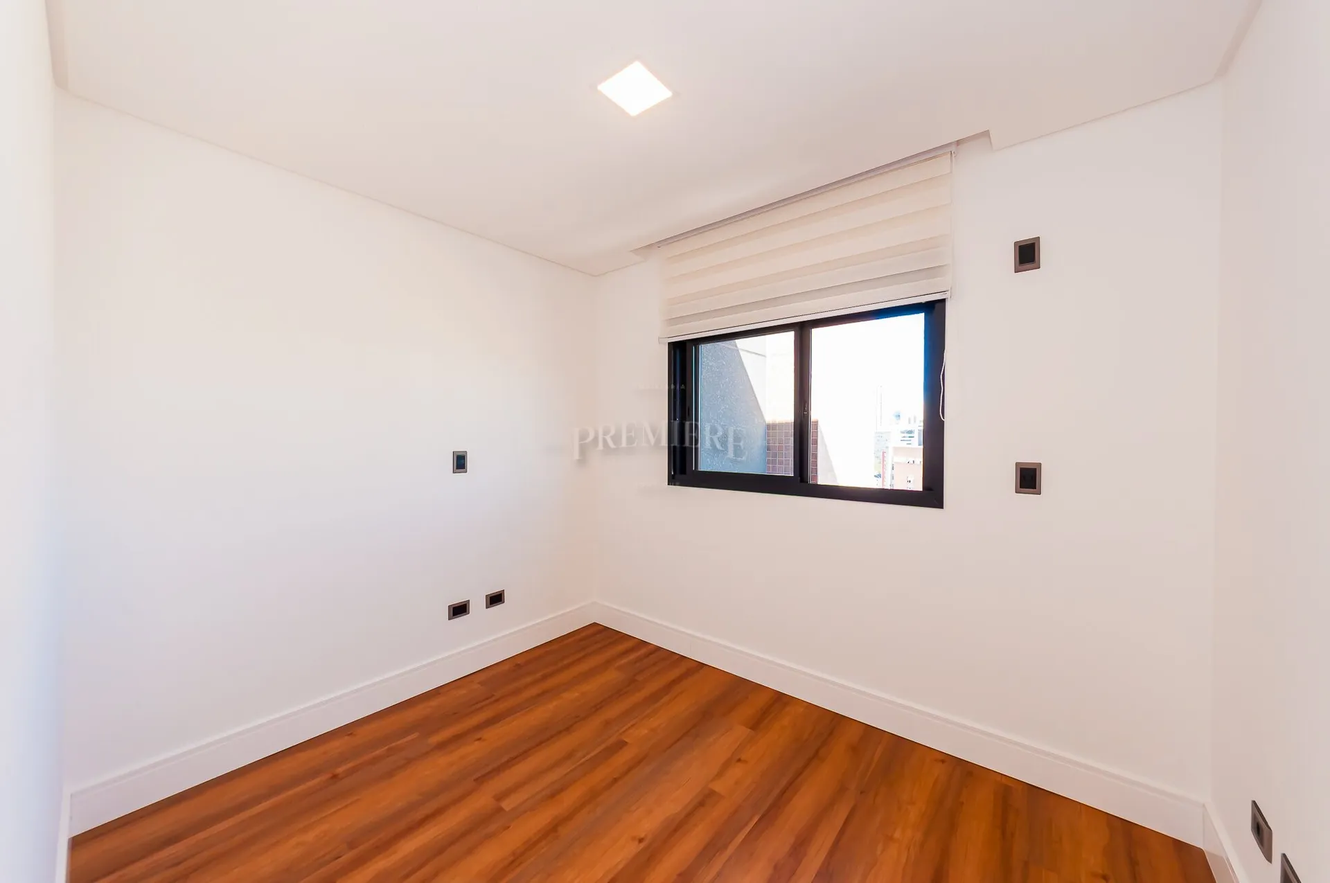 Furnished apartment, 151 m², with floor-to-ceiling windows — photo 36