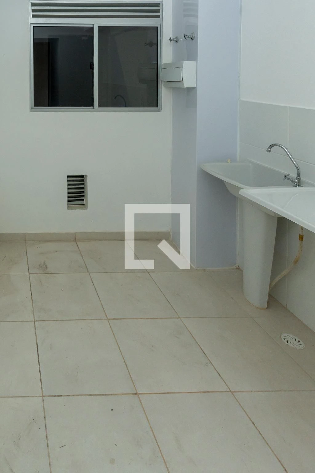 2-bedroom apartment in a building with a gym — photo 38