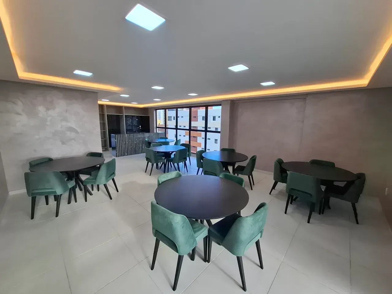 3-bedroom apartment with balcony and private BBQ — photo 16
