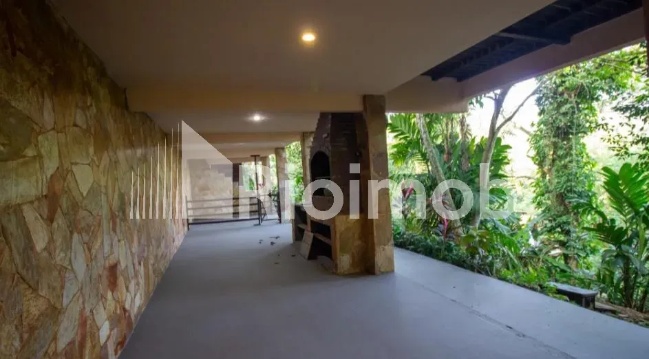 Casa de 4 dormitorios con 4 baños y parrilla embutida — photo 5