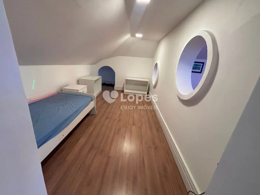 Unfurnished house with 7 bedrooms and 10 bathrooms — photo 38