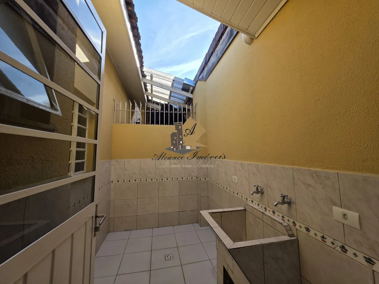 Condominium house with 2 bedrooms and 1 bathroom — photo 15