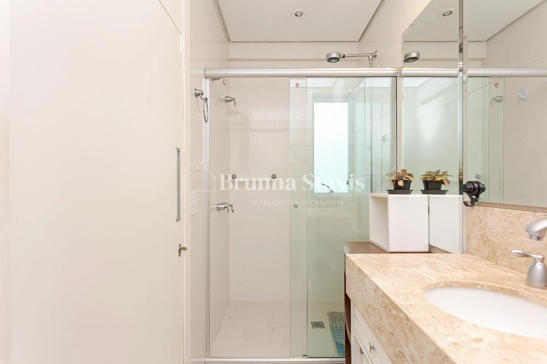 Furnished apartment of 379 m² with 3 en-suite suites — photo 41