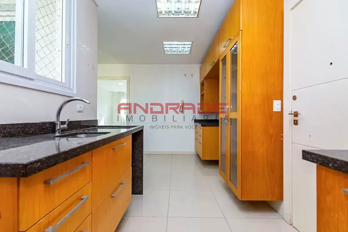 Apartment with 3 bedrooms and glass balcony — photo 21