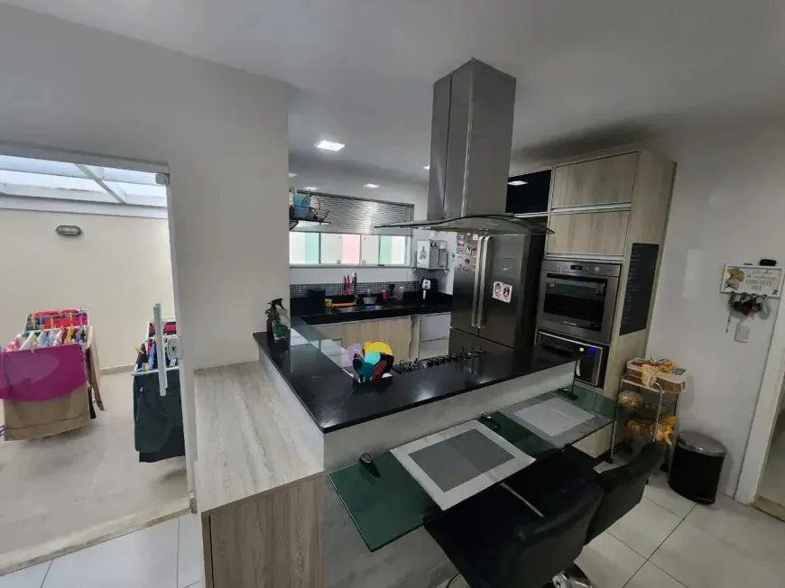 Casa mobiliada com 4 quartos, cozinha aberta e 370 m² — photo 6
