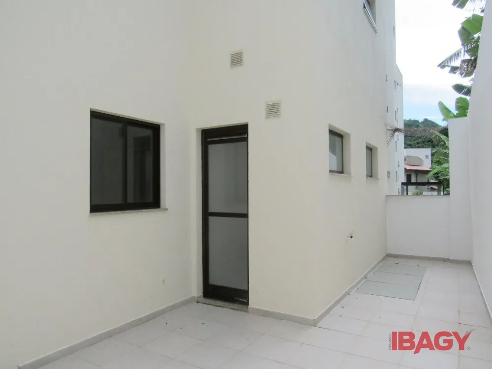 Unfurnished 1-bedroom apartment with 54 m² — photo 22
