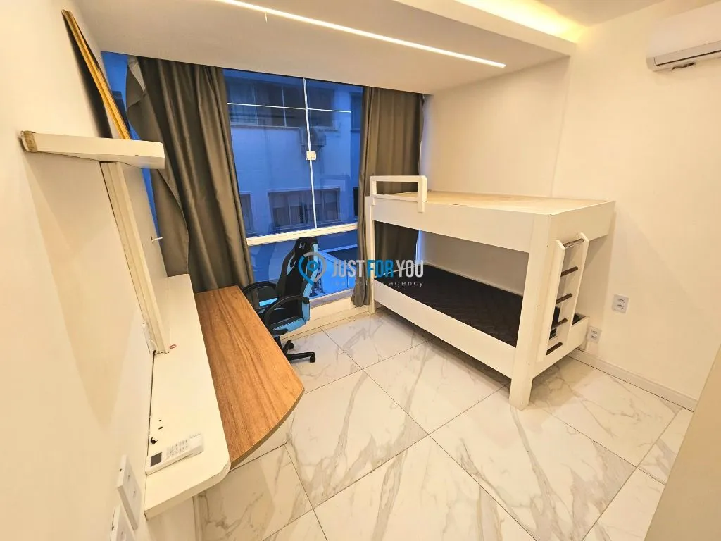 Floor-to-ceiling windows in a 3-bedroom apartment, 250 m² — photo 15