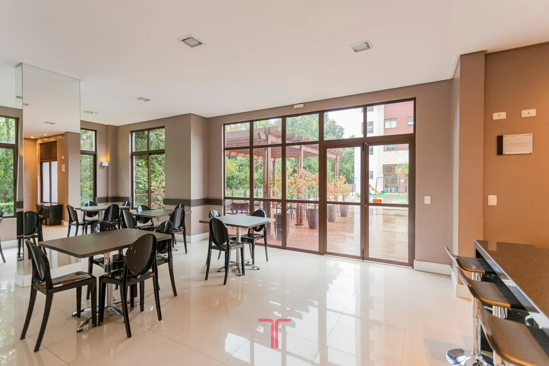 3-bedroom apartment in a building with a pool — photo 75