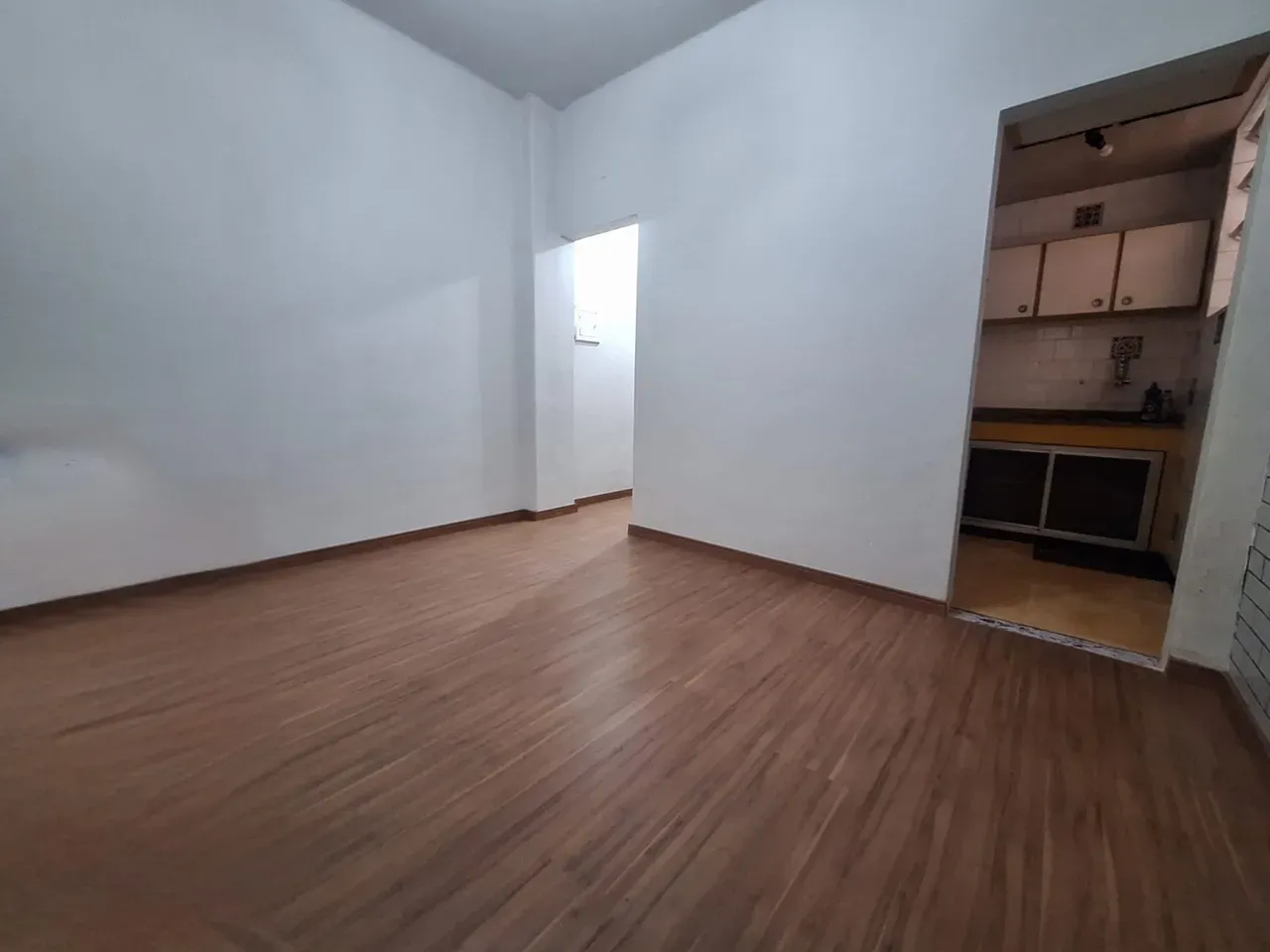 Apartment on the 1st floor with wood or laminate floors — photo 10