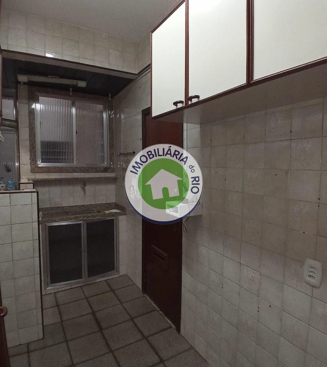 3-bedroom, 2-bath apartment with no parking space — photo 7