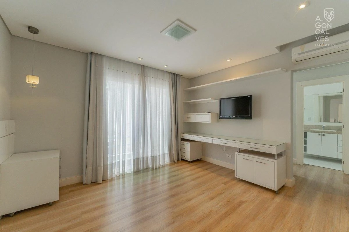 Furnished house with 3 en-suite bedrooms and balconies — photo 34