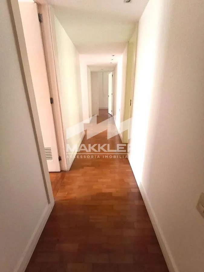 Apartment with 4 bedrooms and 4 bathrooms — photo 31