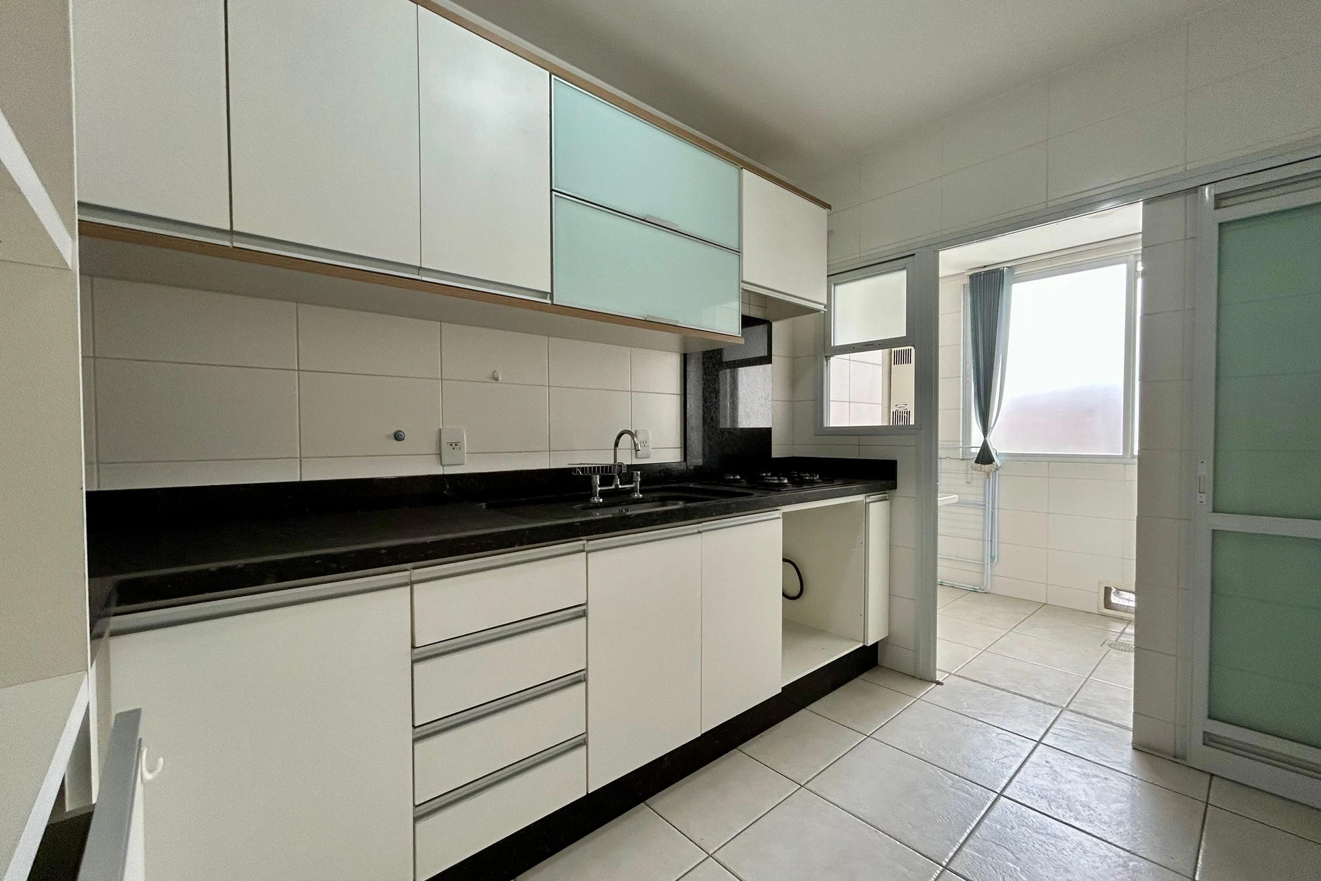 2-bedroom apartment in a building with a gym — photo 42