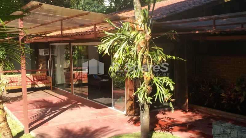 House with 7 bedrooms and a built-in grill balcony — photo 15