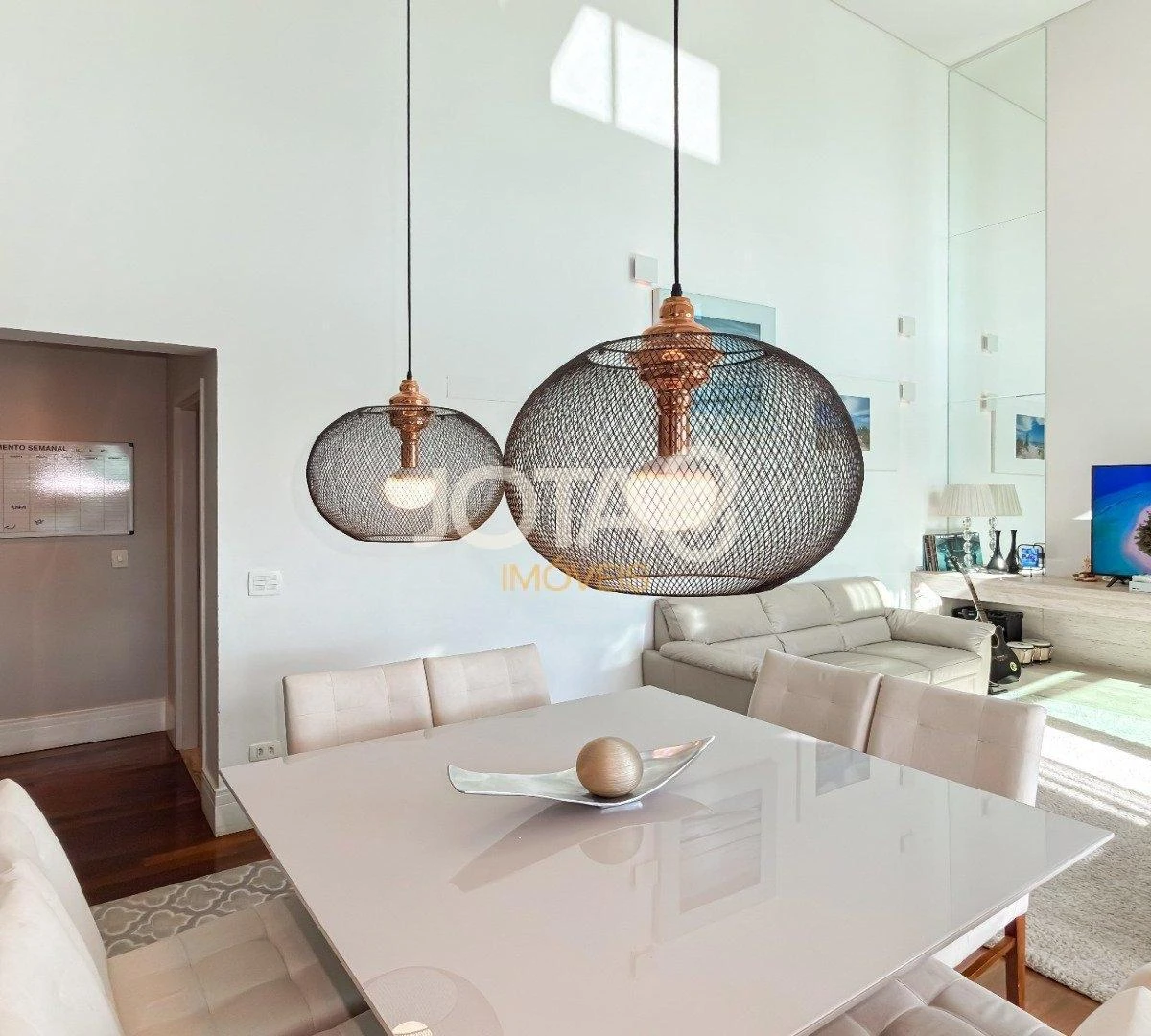 Furnished 4-bedroom apartment with open-plan kitchen — photo 5