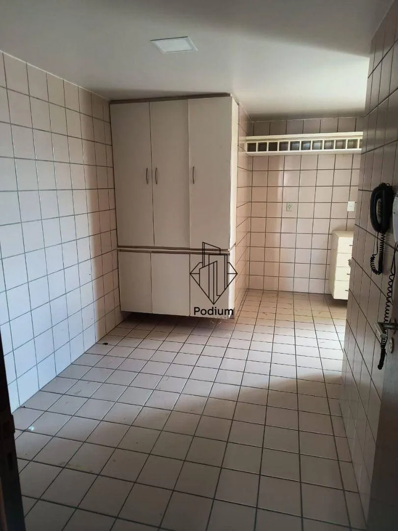 148 m² apartment with 4 bedrooms and a balcony — photo 12