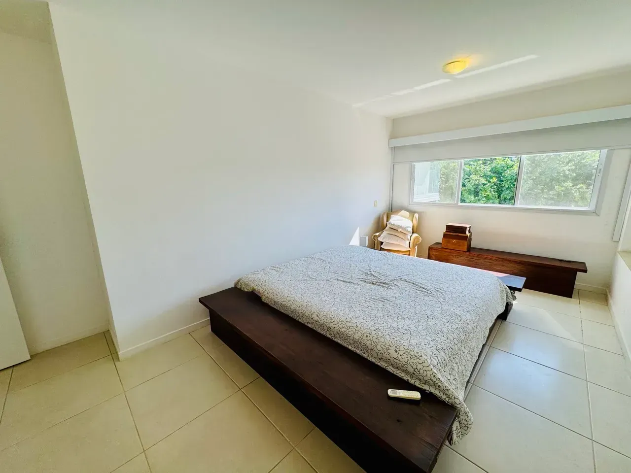 227 m² apartment with open-plan kitchen and balcony — photo 4